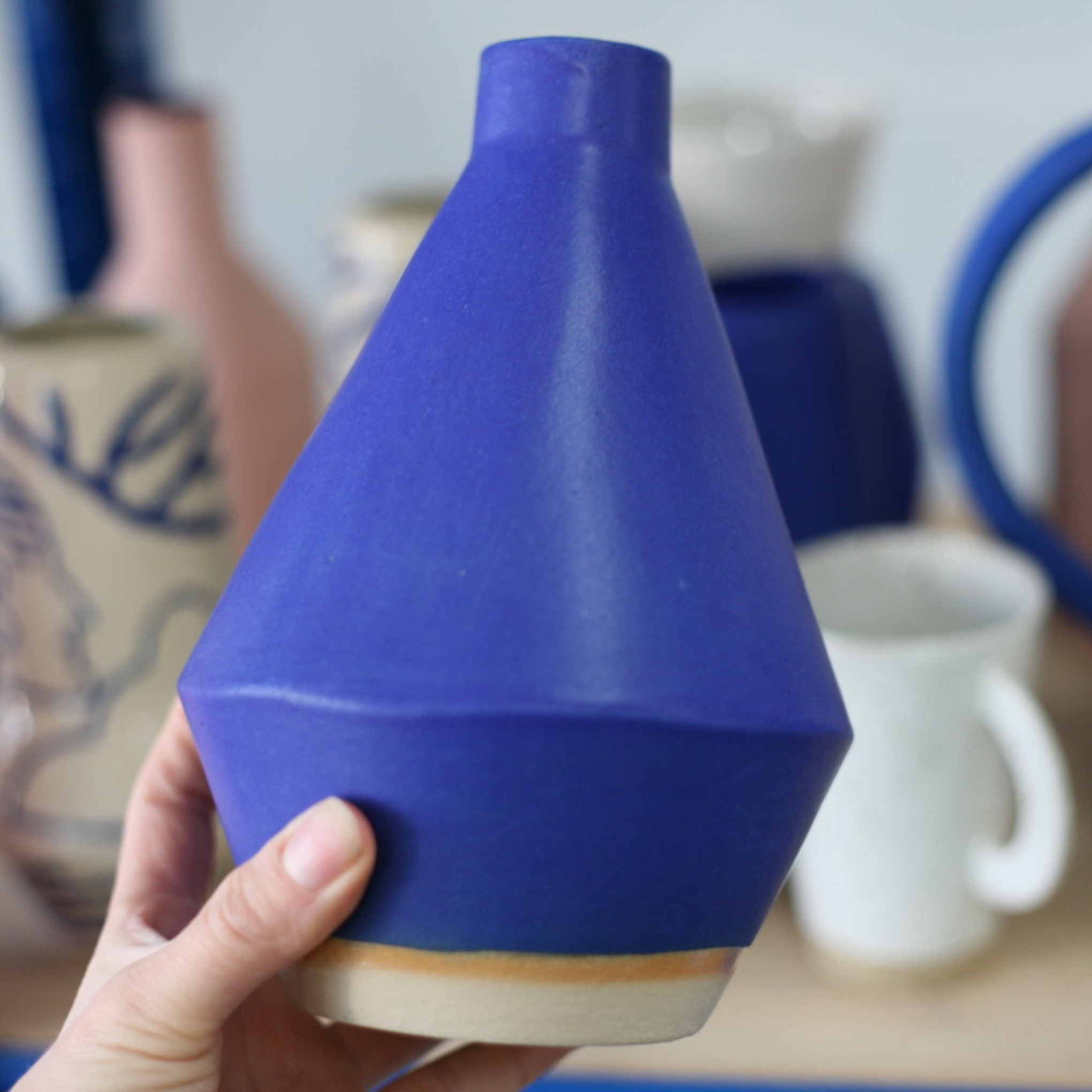 Diamond vase - Bright blue